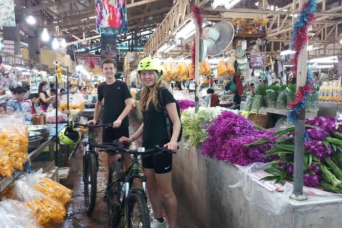 Bangkok City Bike Tour - Hotel-pickup & Lunch - Wat Prayurawongsawat Worawihan (Wat Prayoon): a calmer temple moment
