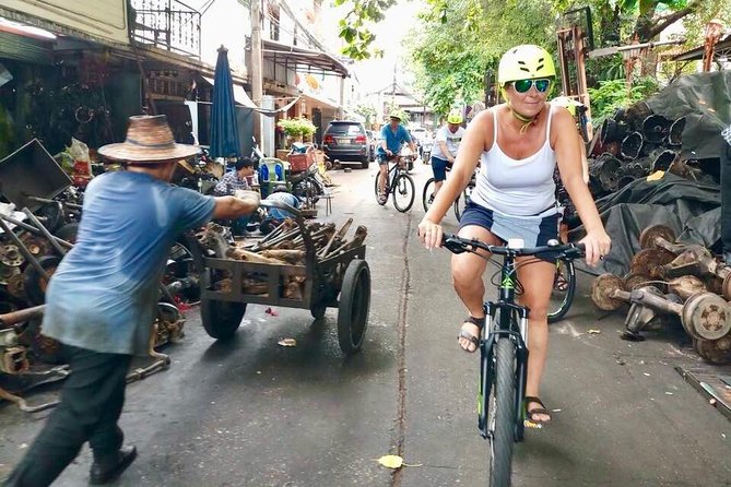 Bangkok City Bike Tour - Hotel-pickup & Lunch - Pak Khlong Flower Talat: Bangkok’s flower market in one focused stop