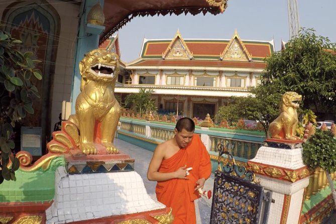 Bangkok City Culture Tour by Bike - Wat Chong Lom: Thai rites and cultural basics explained in plain language