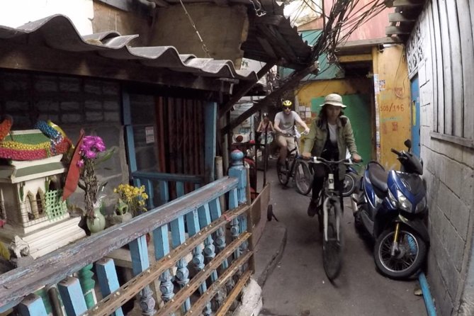 Bangkok City Culture Tour by Bike - Traffic navigation and pacing, why the ride feels safe and unhurried