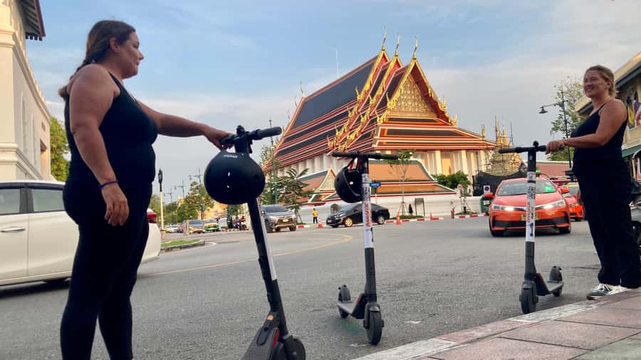 Bangkok: City Highlights Electric Scooter Tour - Scooter setup and safety gear: what’s included, and how it helps