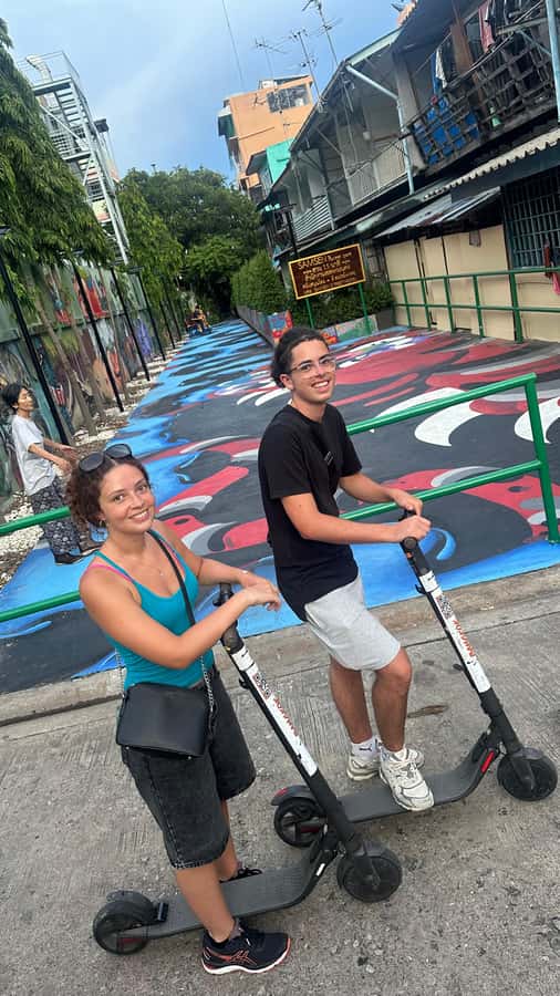 Bangkok: City Highlights Electric Scooter Tour - Languages and guide support: a tour that tries to meet you where you are
