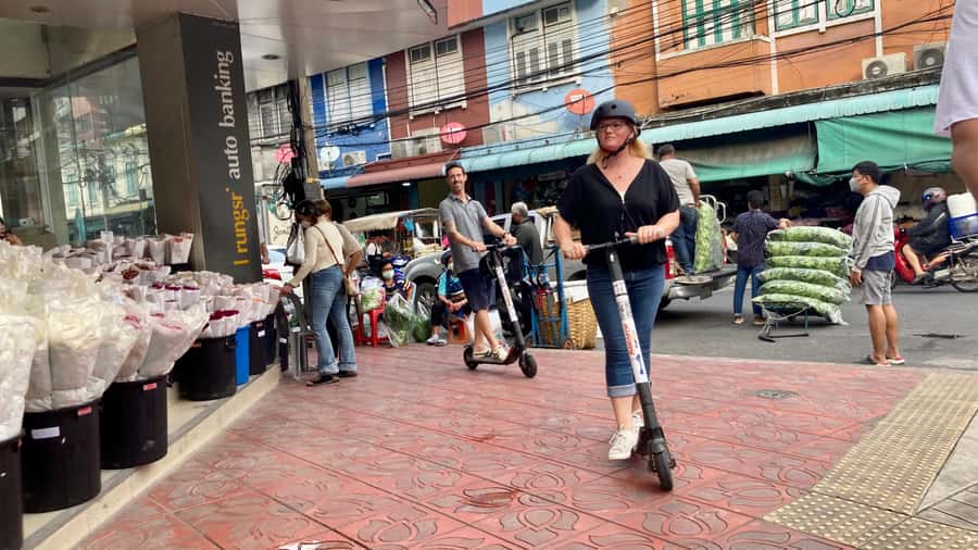 Bangkok: City Highlights Electric Scooter Tour - 2h30 itinerary rhythm, and how to make the most of the pace