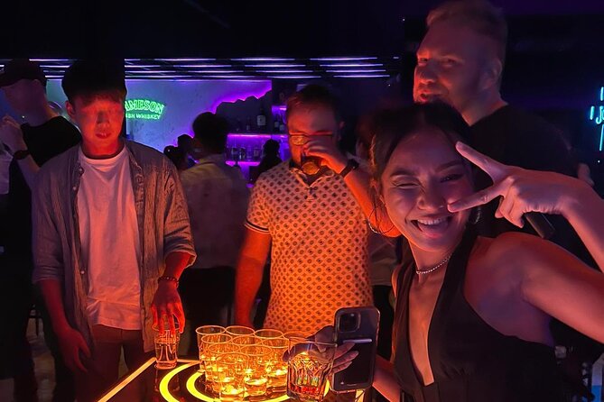 Bangkok Club Crawl: Explore, Connect and Party Worldwide - Starting with gin tasting at a cocktail bar, the smart warm-up