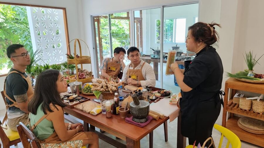 Bangkok: Cooking Class + Tuk Tuk Ride + Market Tour - Price and logistics: does $42 feel like good value?