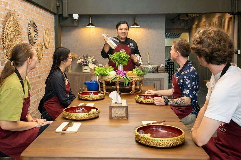 Bangkok: Cooking Class with Market Visit & Tuk Tuk Ride - What you get to eat, and why it’s a smart format