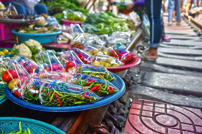Bangkok: Damnoen Saduak Market and Maeklong Railway Market - Price and value: is $25 per person worth it?