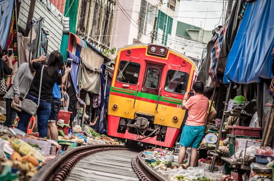 Bangkok: Damnoen Saduak, Train Market & Mahanakhon Day Trip - Timing That Works, and Timing That Can Feel Tight