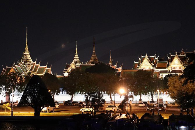 Bangkok Dinner Cruise on the Chao Phraya River - Deck vs dining room: where to sit for photos and comfort