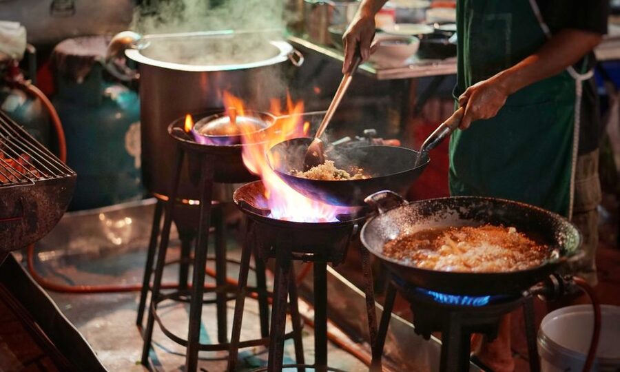 Bangkok: Discover a Taste of Chinatown – 2 Hr Walking Tour - Getting to Wat Mangkon, and why the meet point matters
