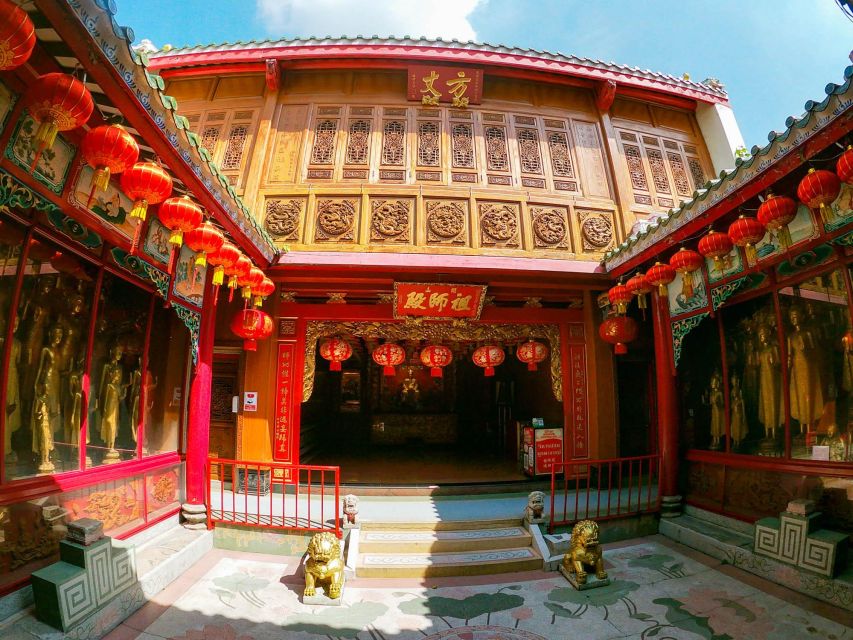 Bangkok: Discover a Taste of Chinatown – 2 Hr Walking Tour - Yaowarat Night Market streets, where the guide turns noise into clarity