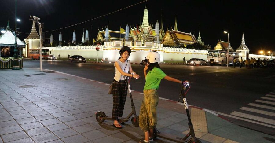 Bangkok: E-Scooter Night Tour with Local Street Food - JP Market and Chinatown stops: street food energy with a guide in front