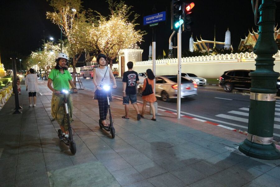 Bangkok: E-Scooter Night Tour with Local Street Food - Wat Pho, the Grand Palace at night, and why closed doors can still be worth it