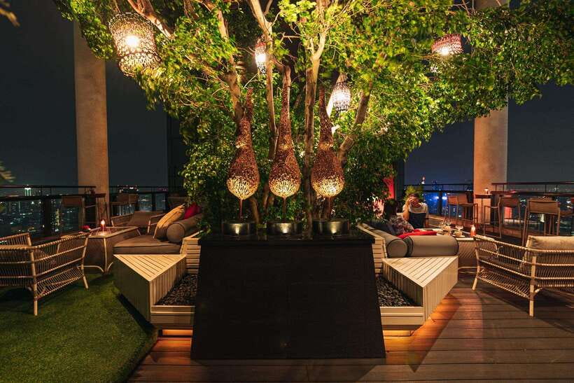 Bangkok: Enjoy Fine Thai Food with Panoramic Rooftop Views - What to wear for an outdoor rooftop sky garden seat