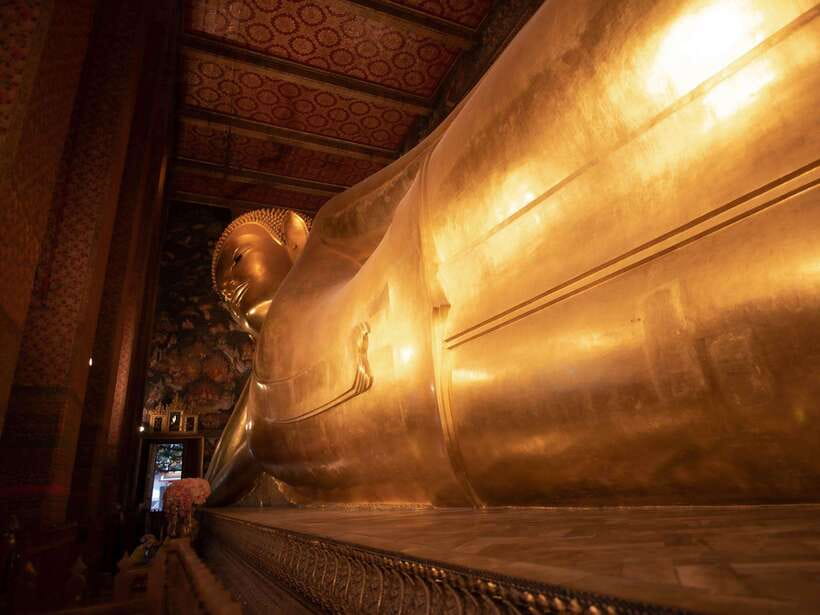 Bangkok: Evening Tour with Wat Arun, Wat Pho & Tuk Tuk Ride - The ferry crossing to Wat Arun: why the river part matters