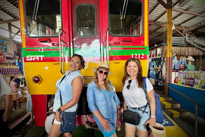 Bangkok: Floating Market and Train Market Experience - The countryside train ride: close views, no A/C, and lots of motion