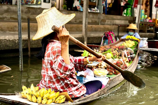 Bangkok: Floating Market and Train Market Experience - Guides and audio: how you stay oriented in fast-moving places