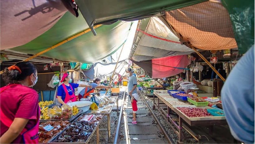 Bangkok: Floating Market, Phra Pathom Pagoda & Cafes Tour - What to bring, and who should skip this one