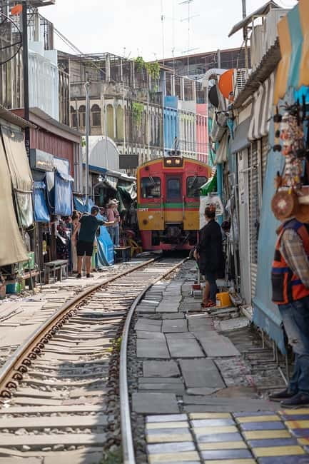 Bangkok: Floating Market, Phra Pathom Pagoda & Cafes Tour - From Siam Paragon to the railway track in one smooth push
