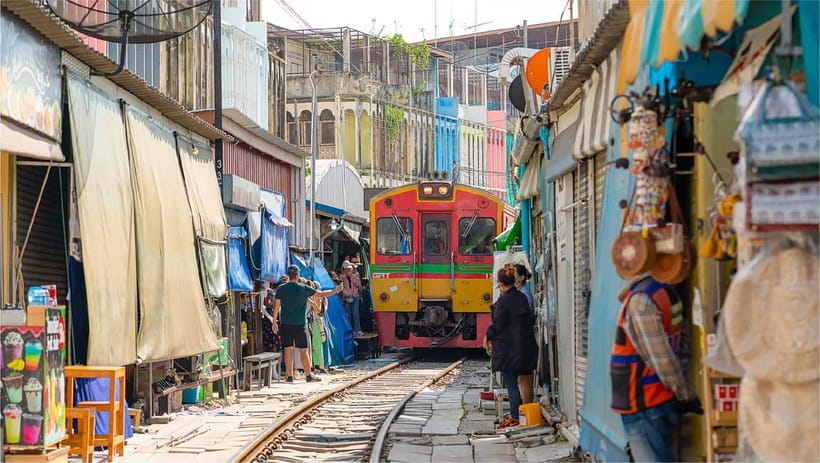 Bangkok: Floating Market, Phra Pathom Pagoda & Cafes Tour - Price and what you truly get for $77