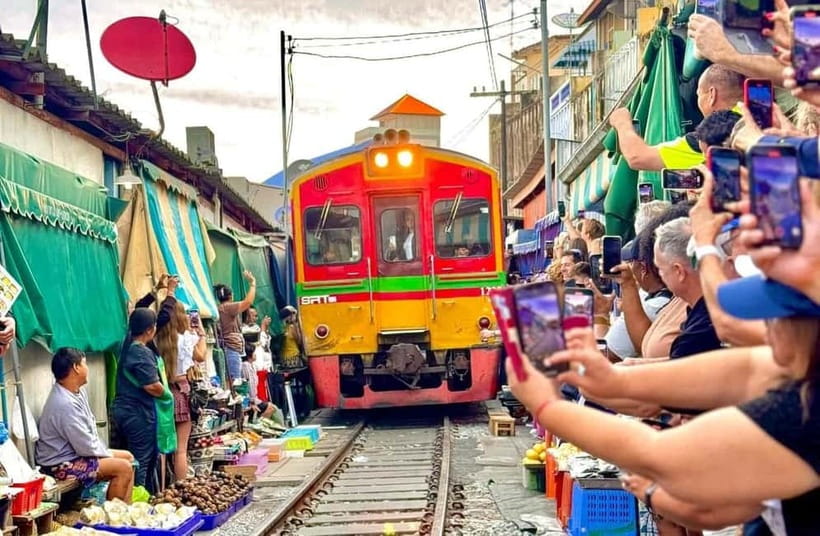Bangkok: Floating Market & Railway Market with Hotel Pick Up - Transfer to the pier: how the pacing changes