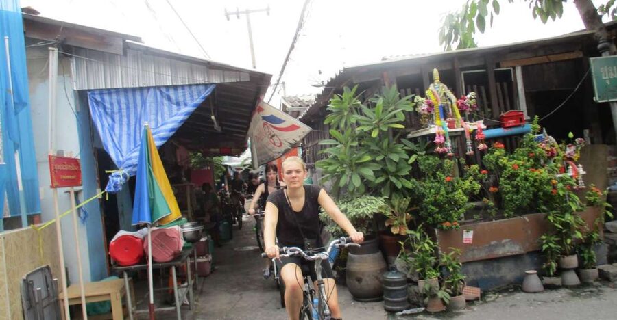 Bangkok Full-Day Bike Tour with Boat Transfer and Lunch - Back Streets First, Then the Huge Fresh Food Market