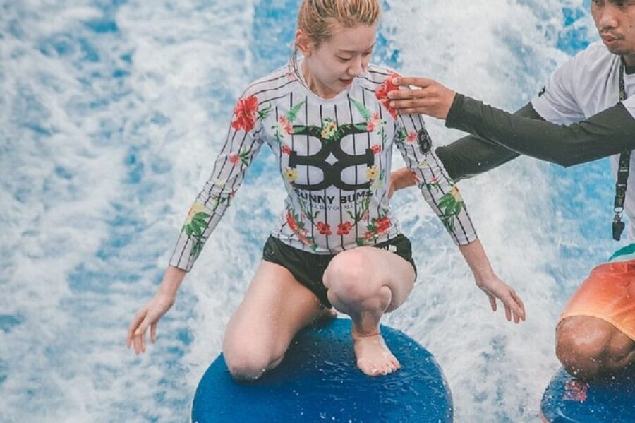 Bangkok: Fun Flow riding at Flow House Bangkok - Getting In: Check-In, ID, and Your Waiver Moment