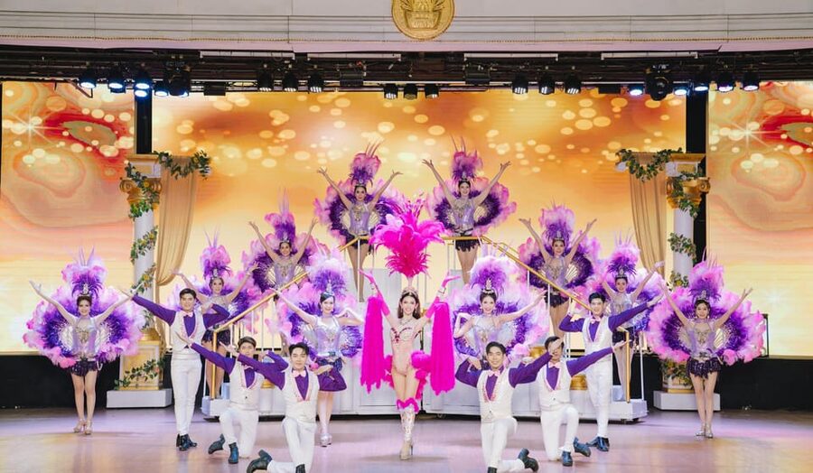 Bangkok: Golden Dome Cabaret Show Entry Ticket - VIP vs Deluxe seating in the Golden Dome: pick the right view