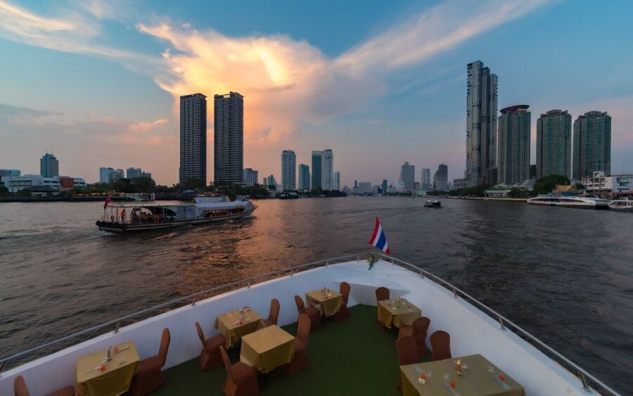 Bangkok: Grand Chao Phraya Dinner Cruise with Live Show - Open Deck Comfort: Heat, Crowds, and What to Bring