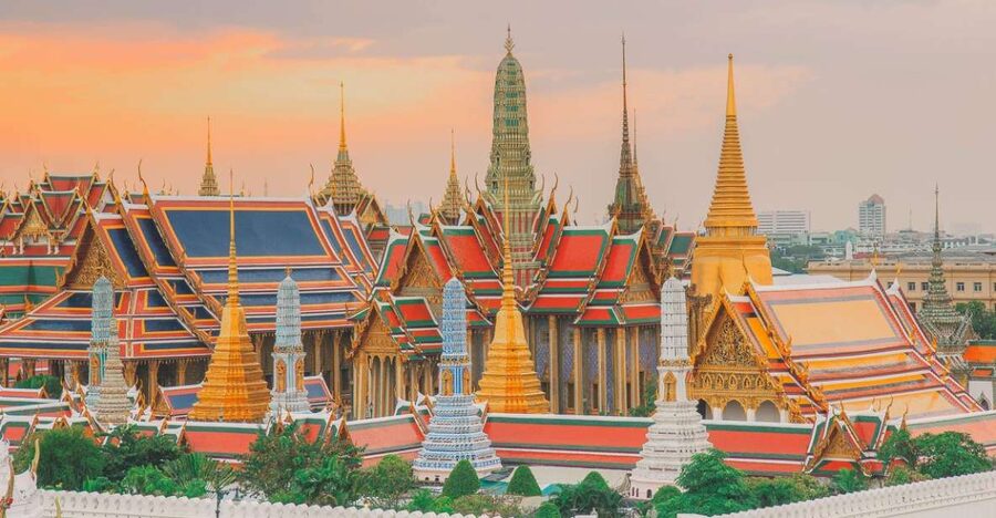 Bangkok: Grand Palace and Emerald Buddha Half-Day Tour - Royal Courtyards, State Spaces, and the Pavilion of Regalia