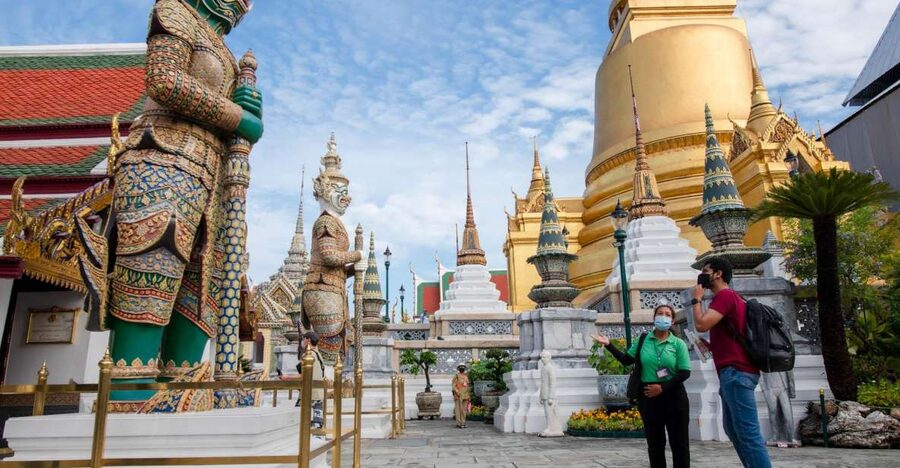 Bangkok: Grand Palace and Wat Arun Guided Walking Tour - Grand Palace and Wat Arun in 3 hours, the smart temple combo