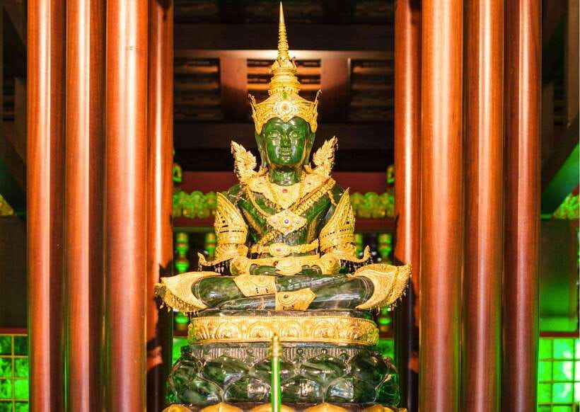 Bangkok: Grand Palace & Emerald Buddha Entry with Audioguide - Museums inside the palace complex: textiles and arts of the kingdom