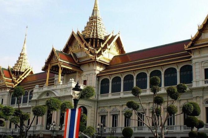 Bangkok Grand Palace Tour with Convenient Hotel Transfer - Guides and small groups: the difference between a tour and a lesson