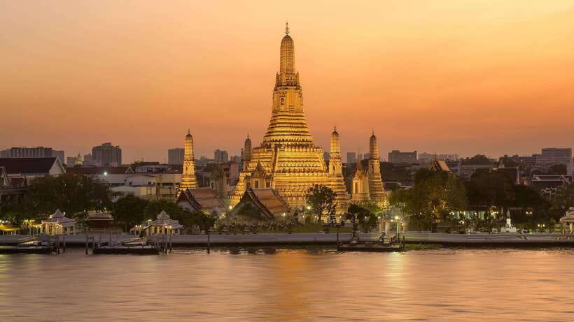 Bangkok: Grand Palace, Wat Pho, and Wat Arun Guided Tour - Grand Palace and Wat Phra Kaew: where Thailand’s royal story lives
