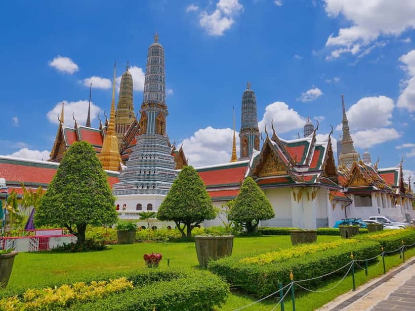 Bangkok: Grand Palace, Wat Pho, Wat Arun Sacred & Local Tour - Pak Khlong Talat flower market: the sensory reset before temple overload