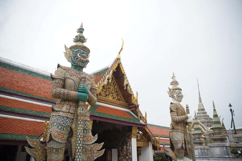 Bangkok: Grand Palace, Wat Pho, Wat Arun Sacred & Local Tour - Price and value: what $18 really covers, plus your temple-fee reality