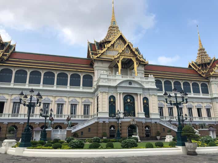 Bangkok: Grand Palace, Wat Pho & Wat Arun Tour in Italian - Thatien Pier Ferry Hop: A short sail to Wat Arun