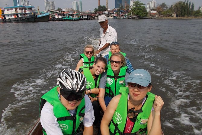 Bangkok Green Oasis 4-Hour Bike Tour with Boat Ride - Sri Nakhon Khuean Khan Park and Botanical Garden Stop: Shade, Fish, and a Breather