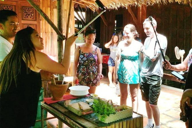 Bangkok Green Oasis Nature Bike Tour - Stop 2: Sri Nakhon Khuean Khan Park and Botanical Garden