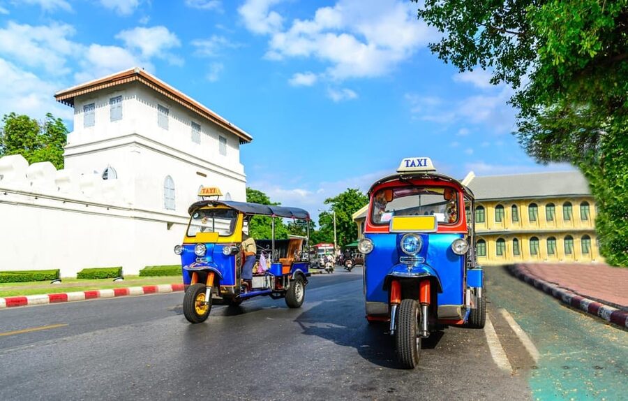 Bangkok: Guided Tour in a Typical Thai Tuk-Tuk - Grand Palace Area Photo Stop: Big Famous Sights Without the Inside Visit