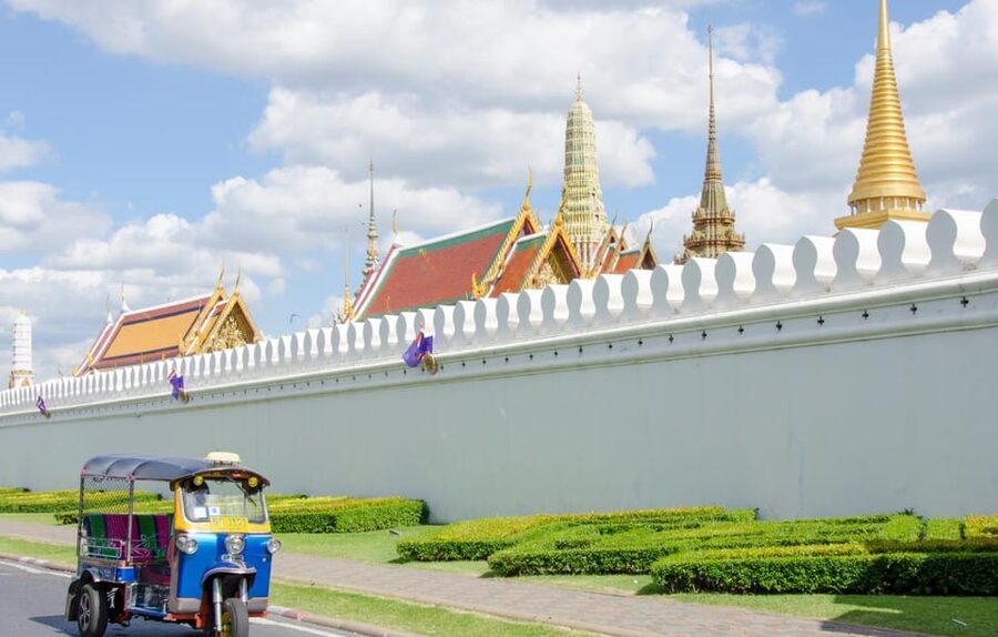 Bangkok: Guided Tour in a Typical Thai Tuk-Tuk - Pak Khlong Talat Flower Market and the Lotus-Folding Activity