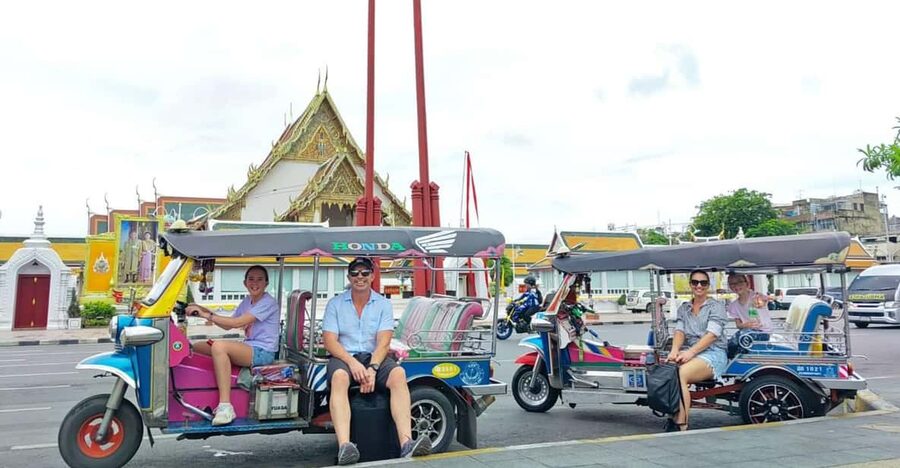 Bangkok: Guided Tour in a Typical Thai Tuk-Tuk - Chinatown Finale on Yaowarat Road: Where the Tour Ends and Eating Starts