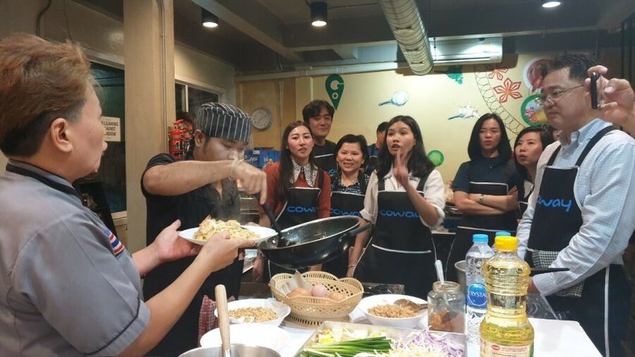 Bangkok: Half-Day Thai Cooking Class in Bangrak District - Bangrak location: cooking next to a fresh market