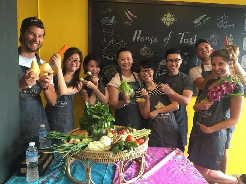 Bangkok: Hands-on Thai Cooking Class and Market Tour - What you’ll cook each day: the weekly rotation and dessert always included