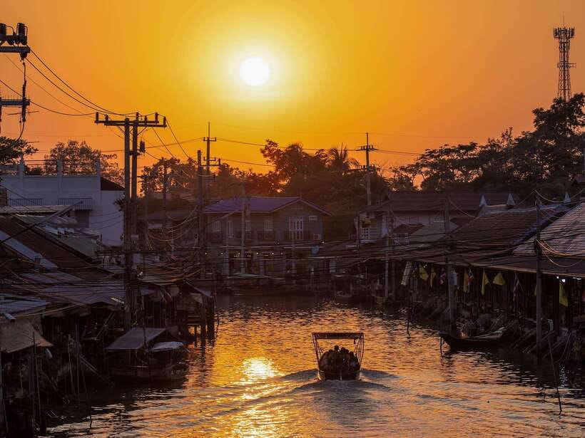 Bangkok: Maeklong Railway & Amphawa Floating Market Day Trip - Should You Book This Maeklong and Amphawa Day Trip From Bangkok?