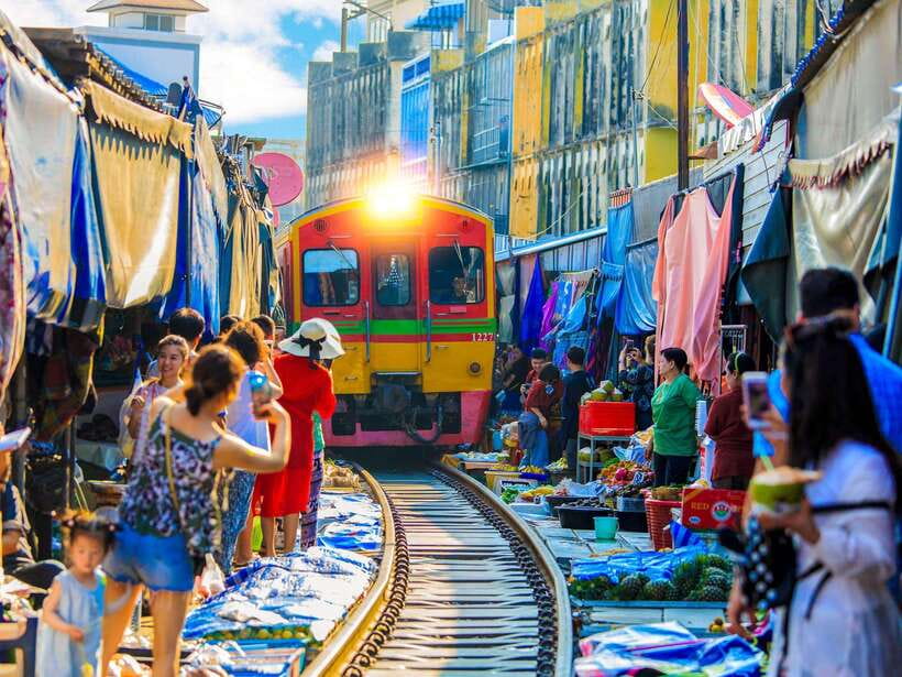 Bangkok: Maeklong Railway & Amphawa Floating Market Day Trip - Wat Bang Kung and Banyan Roots, A Temple You Notice Because It Feels Strange in a Good Way