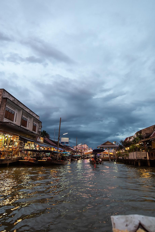 Bangkok: Maeklong Railway Market and Amphawa Floating Market - Who this trip suits best