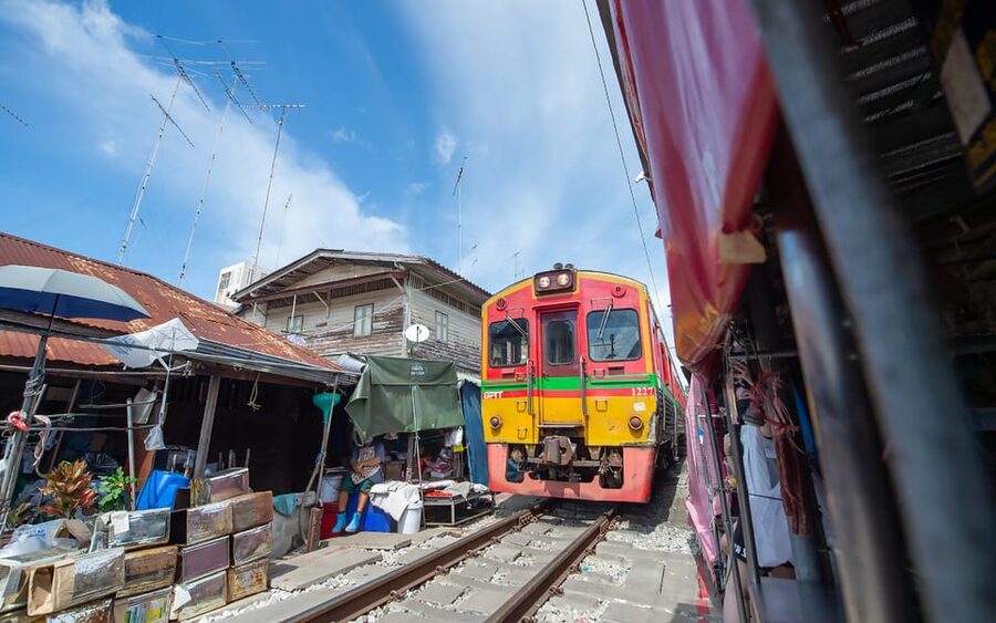 Bangkok: Maeklong Railway Market and Amphawa Floating Market - Maeklong Railway Market: watching the vendors reset for the train