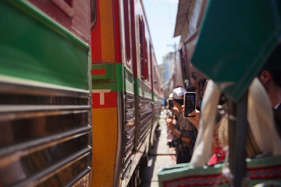 Bangkok: Maeklong Railway Market & Floating Market Tour - The early van ride out of Bangkok, and why it matters