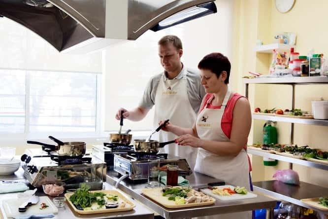 Bangkok: Maliwan Thai Cooking Class with Market Tour - Who Should Book, and Who Should Skip It